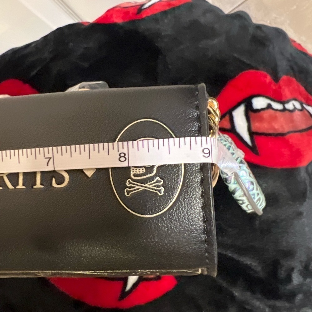 🖤💀NWT-MAD ENGINE “SUMMON THE SPIRITS” SUPER CUTE BOOK LOOKING CROSSBODY ☠️🖤 - Picture 8 of 14